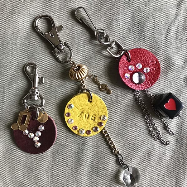 作家B：こまこまや