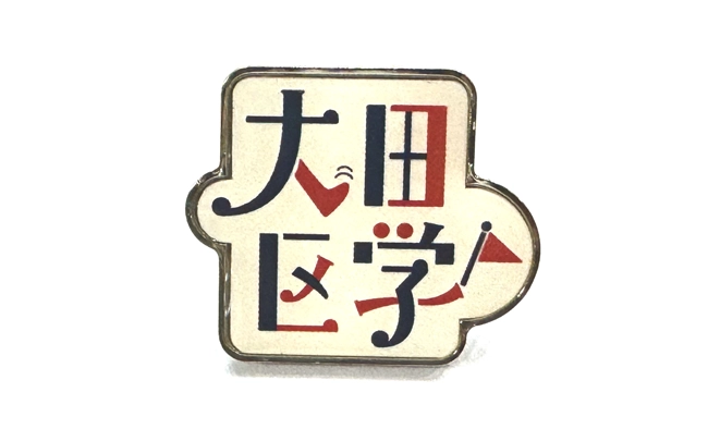 オリジナルピンバッジの贈呈