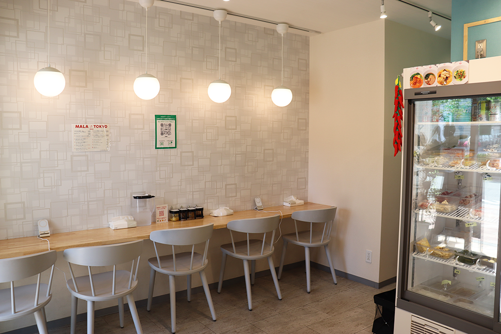 MALATOKYOの店内はカフェのような雰囲気