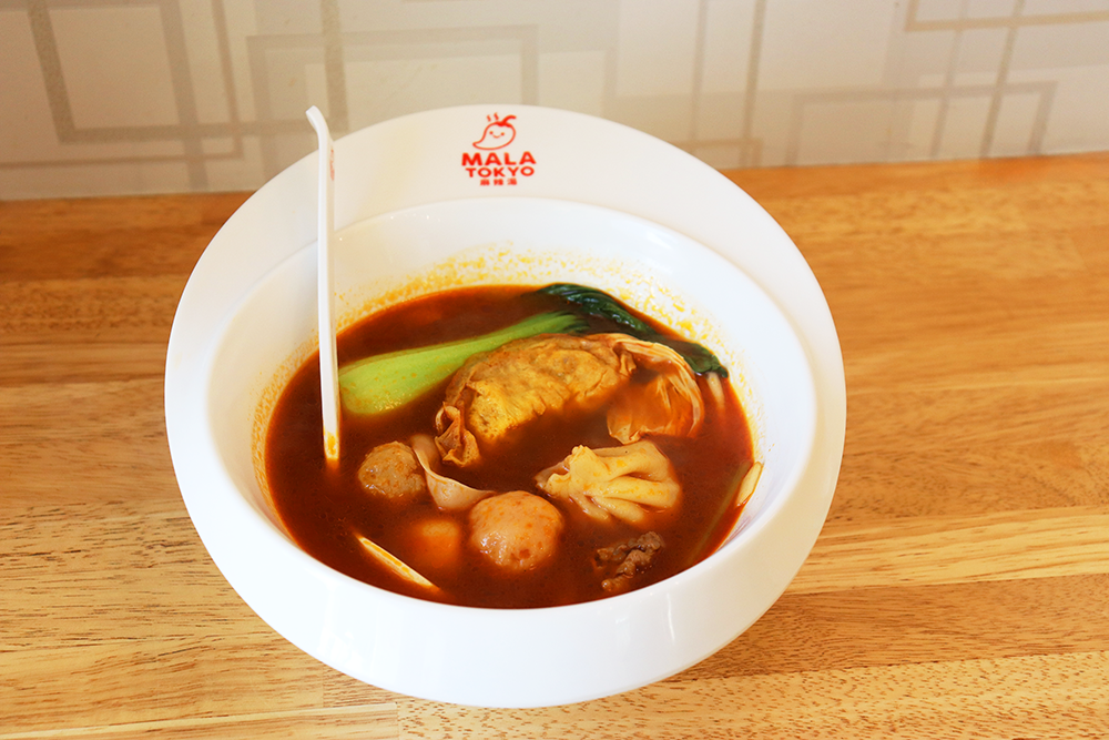 トマトスープベースの麻辣湯
